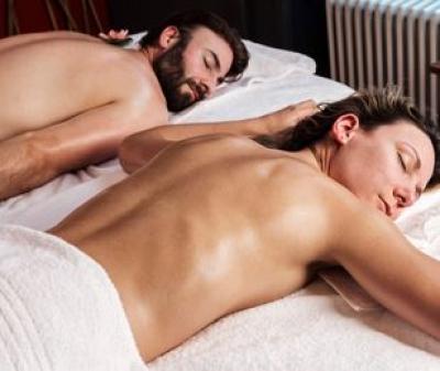 Lomi-Lomi massage for two
