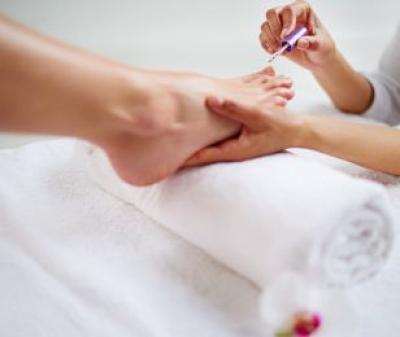 Beauté des pieds + vernis 50 min et accès 4h aux Bains